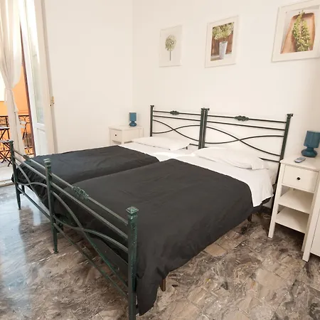 ホテル Santi Quattro Al Colosseo *